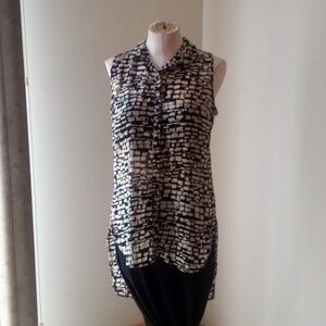 Women's blouse dizzlissy brand size s high low helm black cream squared sleevele
